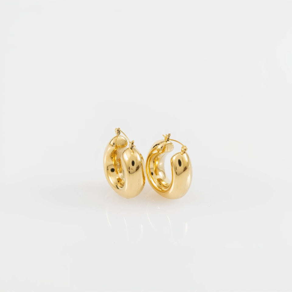 Giulia Hoops
